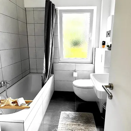 Apartment Vaz Freiheit 2 Fuer Monteure, Kueche, Tv, Wlan, Balkon Remscheid